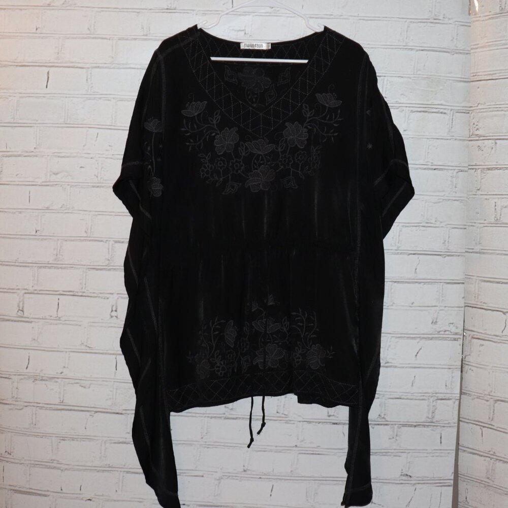 🖤 Monoreno Embroidered Boho Top · Medium